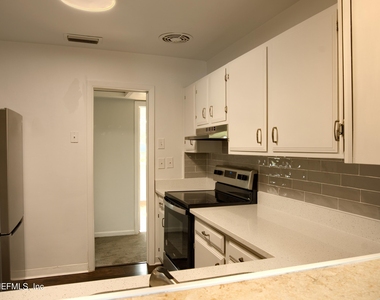 1370 Labelle Street - Photo Thumbnail 6