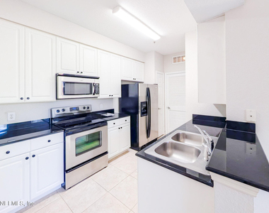 8539 Gate Parkway W - Photo Thumbnail 4