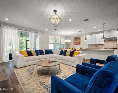 11358 Newtonian Boulevard - Photo Thumbnail 8