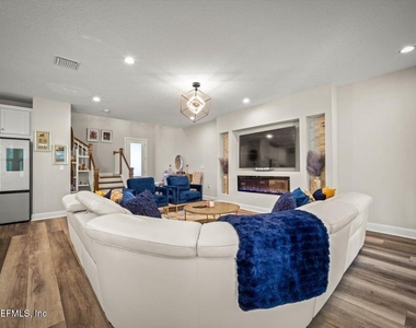 11358 Newtonian Boulevard - Photo Thumbnail 6