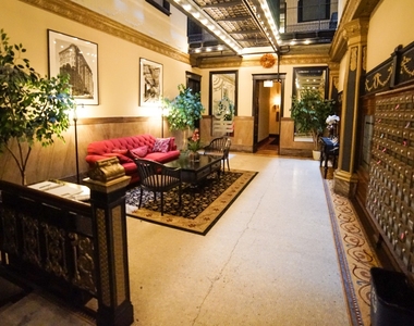 2800 N Pine Grove Avenue - Photo Thumbnail 15