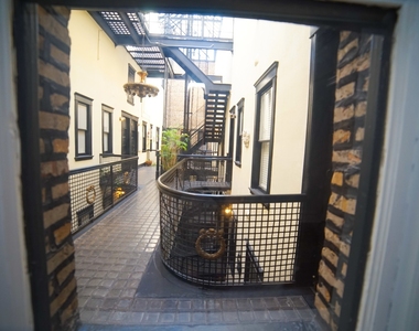 2800 N Pine Grove Avenue - Photo Thumbnail 13