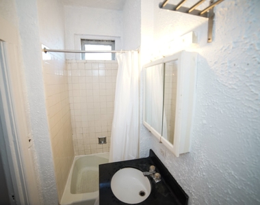 2800 N Pine Grove Avenue - Photo Thumbnail 12