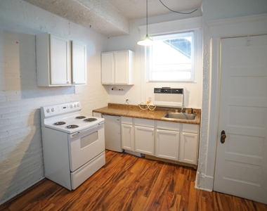 2800 N Pine Grove Avenue - Photo Thumbnail 7