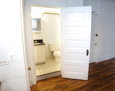 2800 N Pine Grove Avenue - Photo Thumbnail 10