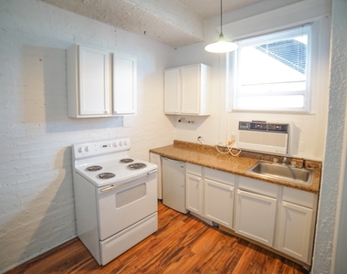 2800 N Pine Grove Avenue - Photo Thumbnail 6