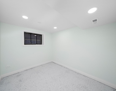 6431 S Artesian Avenue - Photo Thumbnail 3
