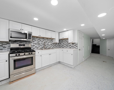 6431 S Artesian Avenue - Photo Thumbnail 6