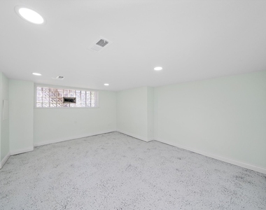 6431 S Artesian Avenue - Photo Thumbnail 1