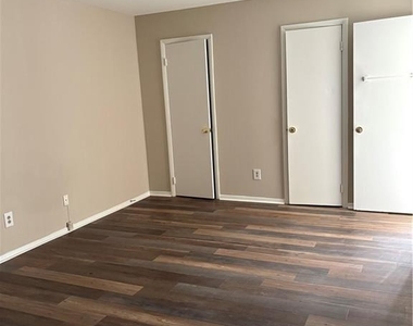 346 Carpenter Drive - Photo Thumbnail 3