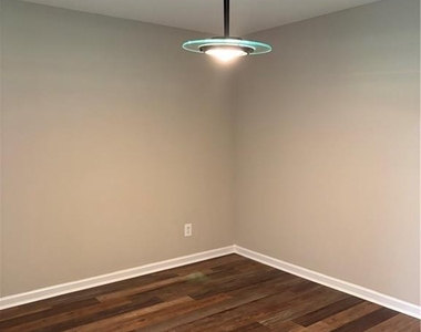 346 Carpenter Drive - Photo Thumbnail 7