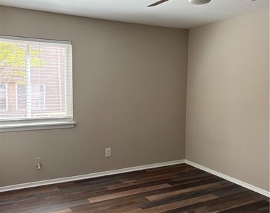 346 Carpenter Drive - Photo Thumbnail 5