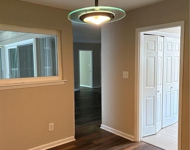 346 Carpenter Drive - Photo Thumbnail 8