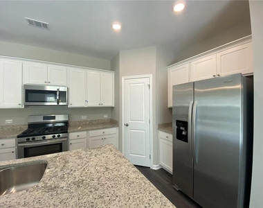 168 Golden Eagle Parkway - Photo Thumbnail 6