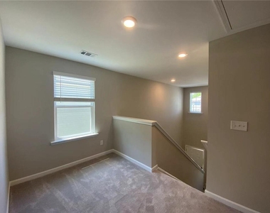 168 Golden Eagle Parkway - Photo Thumbnail 9