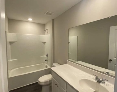 168 Golden Eagle Parkway - Photo Thumbnail 15