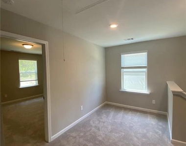 168 Golden Eagle Parkway - Photo Thumbnail 8