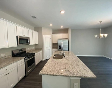 168 Golden Eagle Parkway - Photo Thumbnail 5
