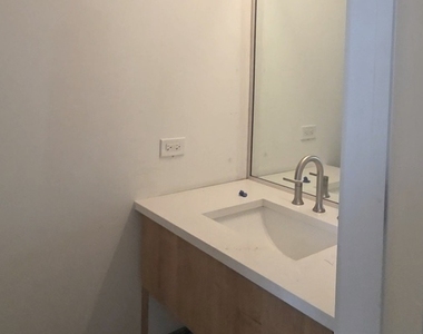 1537 N Orleans Avenue - Photo Thumbnail 7