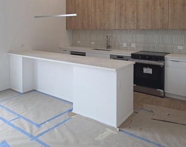 1537 N Orleans Avenue - Photo Thumbnail 1