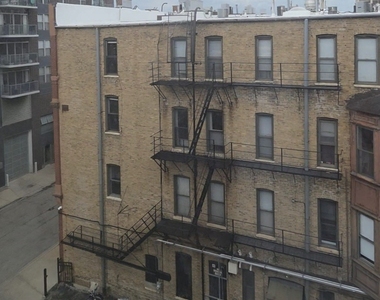 1537 N Orleans Avenue - Photo Thumbnail 9
