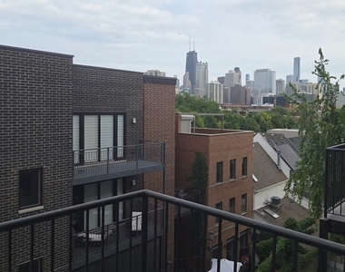 1537 N Orleans Avenue - Photo Thumbnail 3
