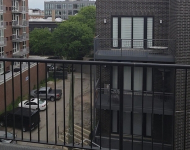 1537 N Orleans Avenue - Photo Thumbnail 2