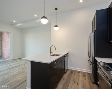 621 W Belmont Avenue - Photo Thumbnail 2