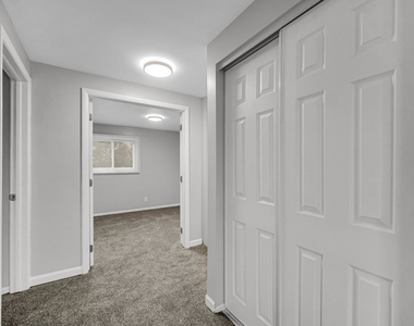 451 Yorkshire Square - Photo Thumbnail 6