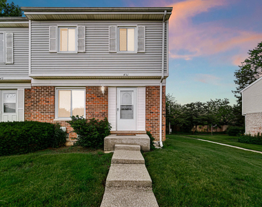 451 Yorkshire Square - Photo Thumbnail 2