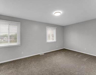 451 Yorkshire Square - Photo Thumbnail 8