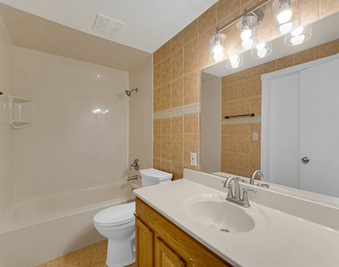 451 Yorkshire Square - Photo Thumbnail 9
