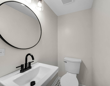 451 Yorkshire Square - Photo Thumbnail 12