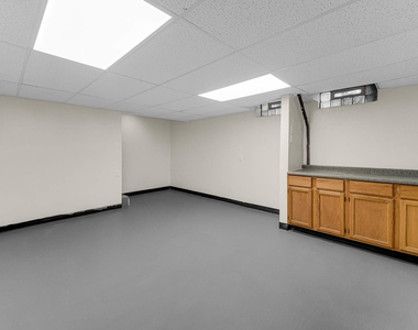 451 Yorkshire Square - Photo Thumbnail 13