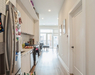 1348 W Roscoe Street - Photo Thumbnail 3