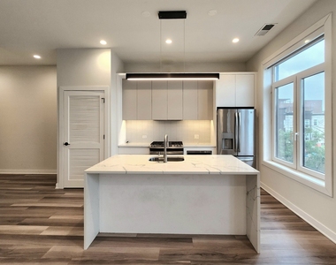 1348 W Roscoe Street - Photo Thumbnail 1