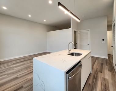 1348 W Roscoe Street - Photo Thumbnail 5