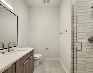 1348 W Roscoe Street - Photo Thumbnail 12