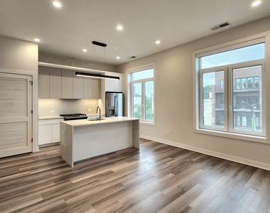 1348 W Roscoe Street - Photo Thumbnail 2