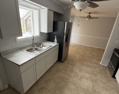 4014 Euclid Lane - Photo Thumbnail 7