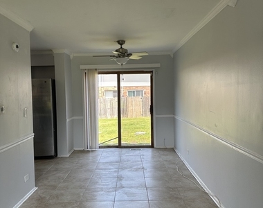 4014 Euclid Lane - Photo Thumbnail 3