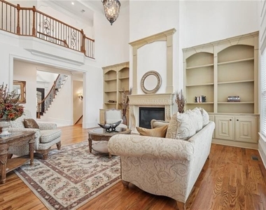 343 Summer Garden Drive - Photo Thumbnail 8