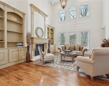 343 Summer Garden Drive - Photo Thumbnail 7