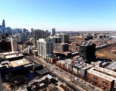 1355 N Sandburg Terrace - Photo Thumbnail 13