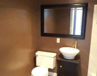 1355 N Sandburg Terrace - Photo Thumbnail 7