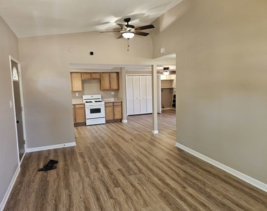 206 S Jefferson Street - Photo Thumbnail 2