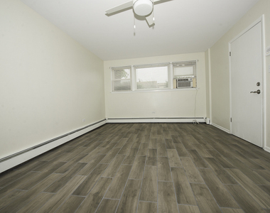 2402 N 76 Court - Photo Thumbnail 1