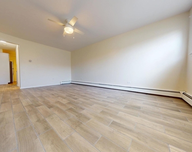 2402 N 76 Court - Photo Thumbnail 3