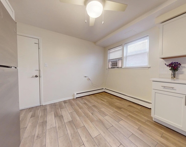 2402 N 76 Court - Photo Thumbnail 10