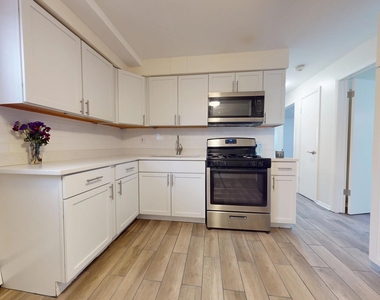 2402 N 76 Court - Photo Thumbnail 8